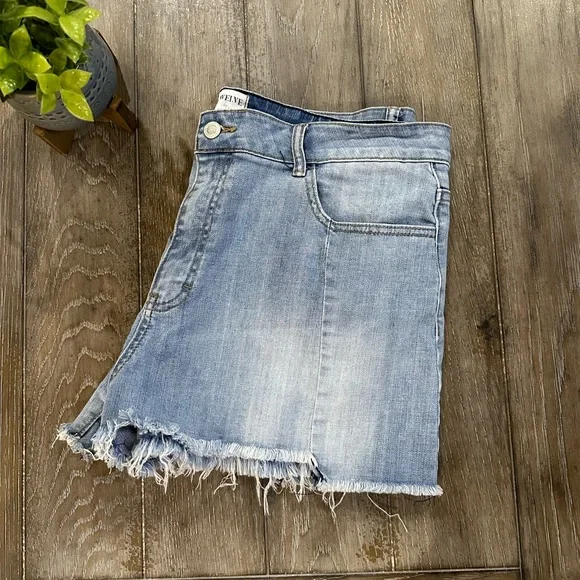 Twelve by ontwelfth Stylish Jean Shorts - Picture 2 of 11